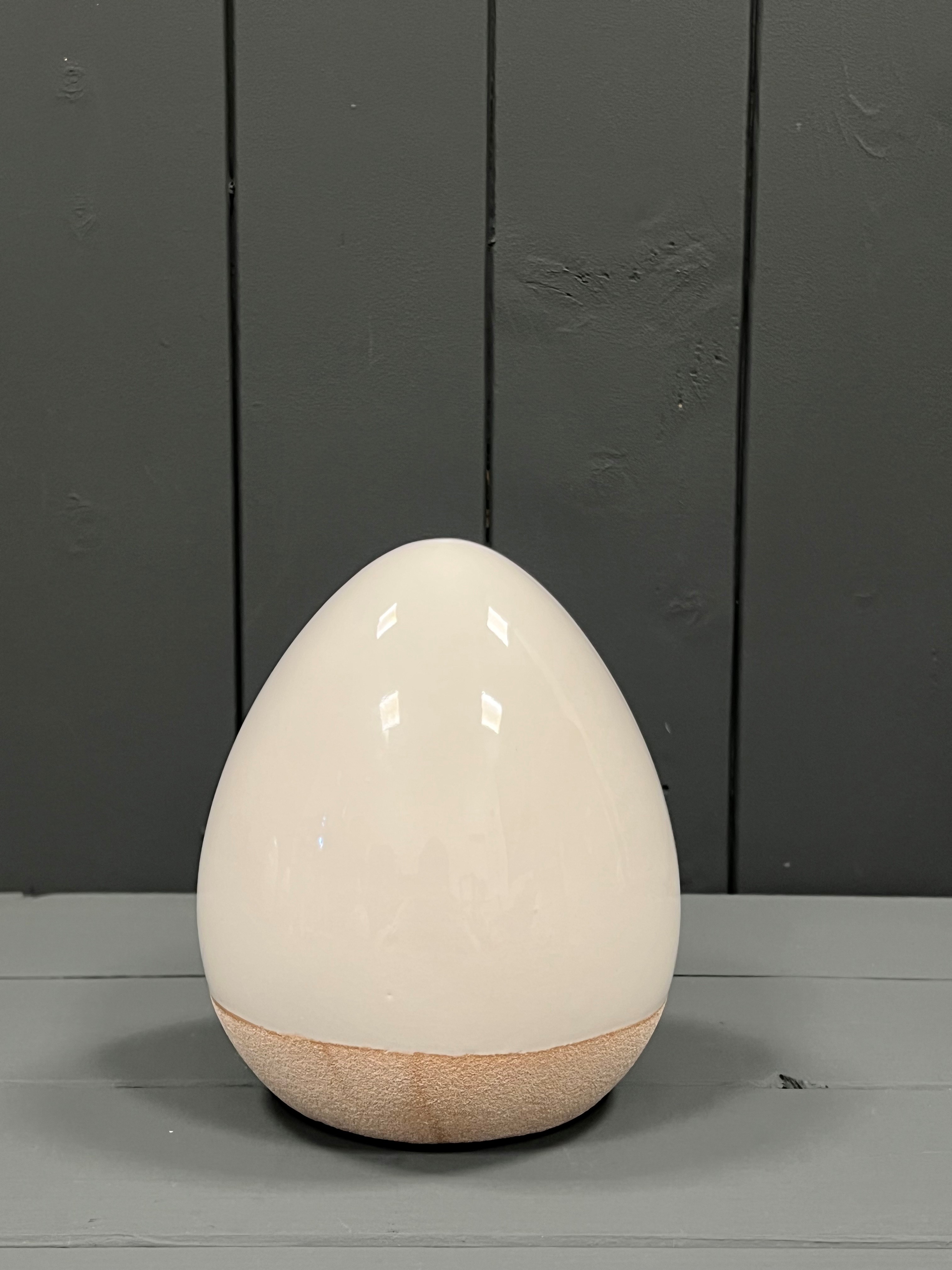 Medium Ceramic White Egg with Sand Base detail page